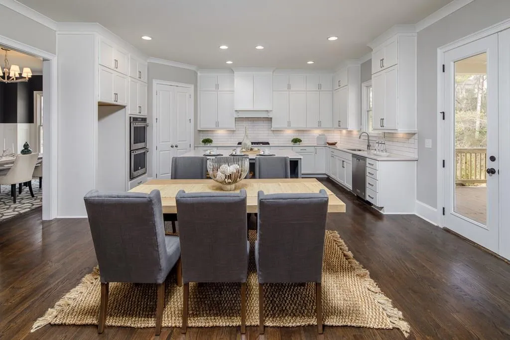 220 Belle Lane, Sandy Springs, Georgia 30328, 5 Bedrooms Bedrooms, ,5 BathroomsBathrooms,Residential,Sold,220 Belle Lane,6106299