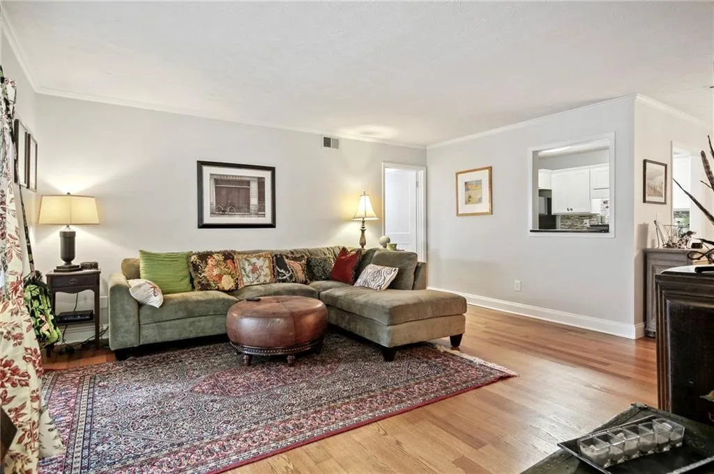 908 Natchez Trace, Sandy Springs, Georgia 30350, 2 Bedrooms Bedrooms, ,2 BathroomsBathrooms,Residential,Sold,908 Natchez Trace,6908193