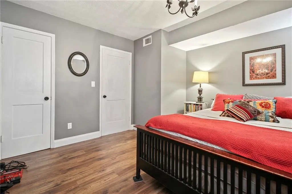 908 Natchez Trace, Sandy Springs, Georgia 30350, 2 Bedrooms Bedrooms, ,2 BathroomsBathrooms,Residential,Sold,908 Natchez Trace,6908193