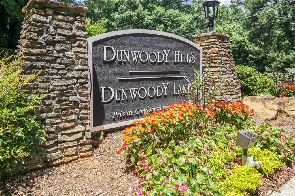 908 Natchez Trace, Sandy Springs, Georgia 30350, 2 Bedrooms Bedrooms, ,2 BathroomsBathrooms,Residential,Sold,908 Natchez Trace,6908193