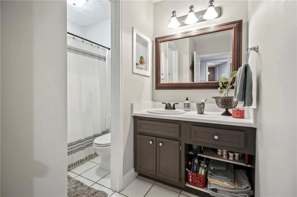 908 Natchez Trace, Sandy Springs, Georgia 30350, 2 Bedrooms Bedrooms, ,2 BathroomsBathrooms,Residential,Sold,908 Natchez Trace,6908193