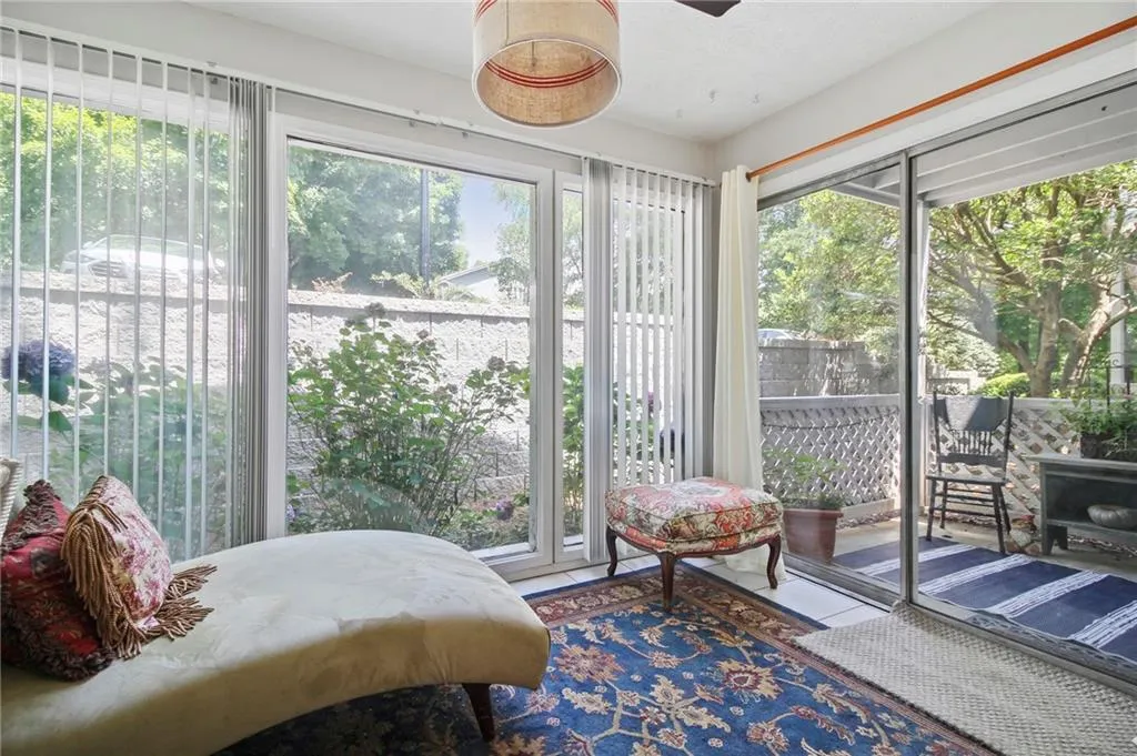 908 Natchez Trace, Sandy Springs, Georgia 30350, 2 Bedrooms Bedrooms, ,2 BathroomsBathrooms,Residential,Sold,908 Natchez Trace,6908193