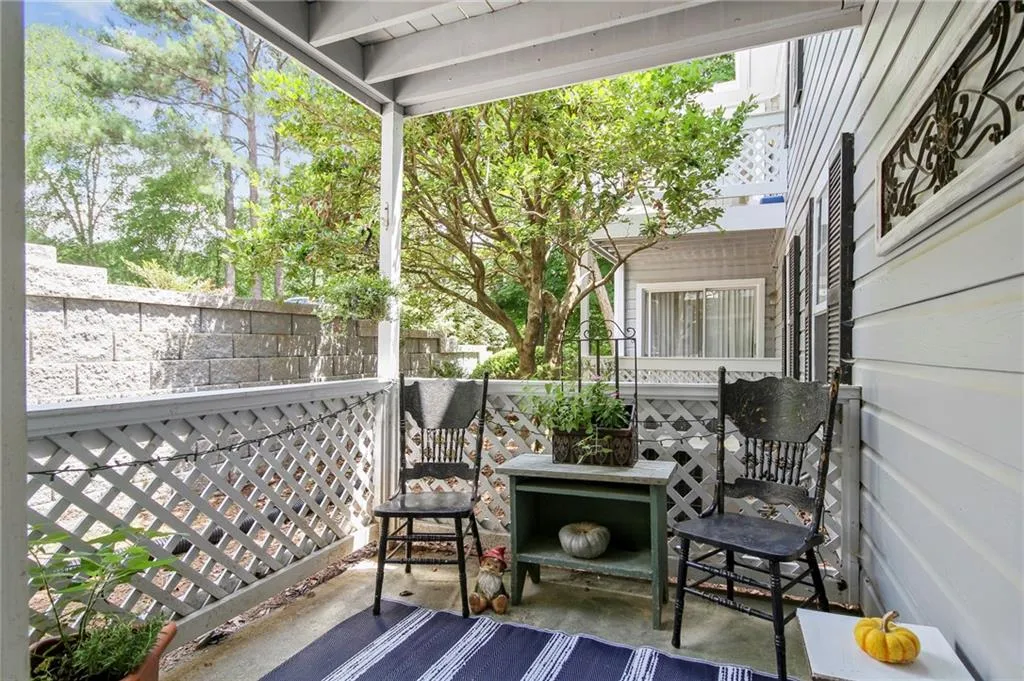 908 Natchez Trace, Sandy Springs, Georgia 30350, 2 Bedrooms Bedrooms, ,2 BathroomsBathrooms,Residential,Sold,908 Natchez Trace,6908193