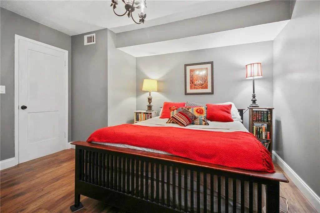 908 Natchez Trace, Sandy Springs, Georgia 30350, 2 Bedrooms Bedrooms, ,2 BathroomsBathrooms,Residential,Sold,908 Natchez Trace,6908193