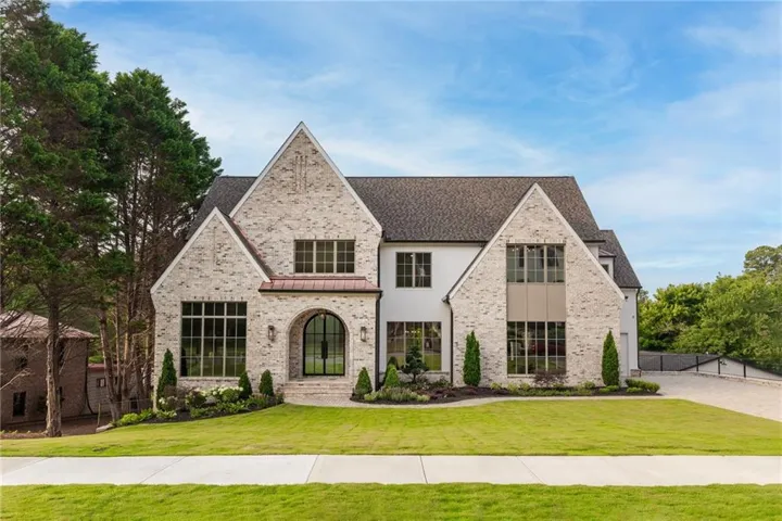 228 Thomas Circle, Roswell, Georgia 30075