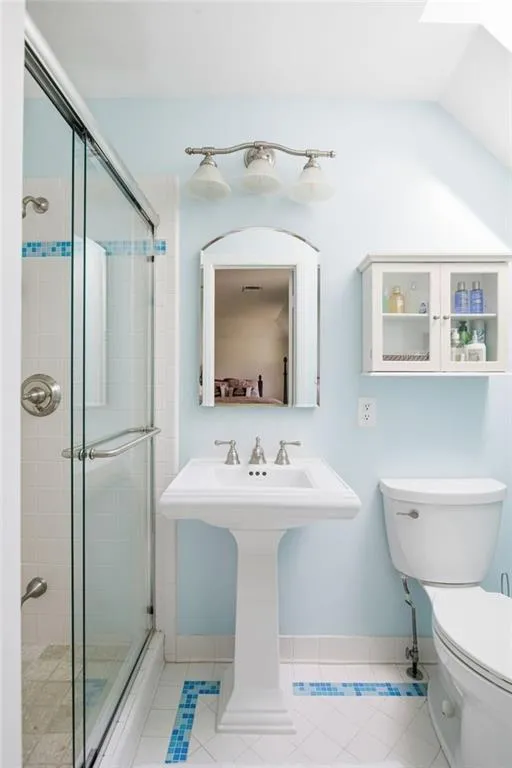 6225 Old Hickory Point, Atlanta, Georgia 30328, 5 Bedrooms Bedrooms, ,4 BathroomsBathrooms,Residential,For Sale,6225 Old Hickory Point,7750763