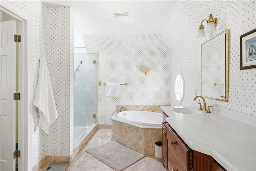 6225 Old Hickory Point, Atlanta, Georgia 30328, 5 Bedrooms Bedrooms, ,4 BathroomsBathrooms,Residential,For Sale,6225 Old Hickory Point,7750763