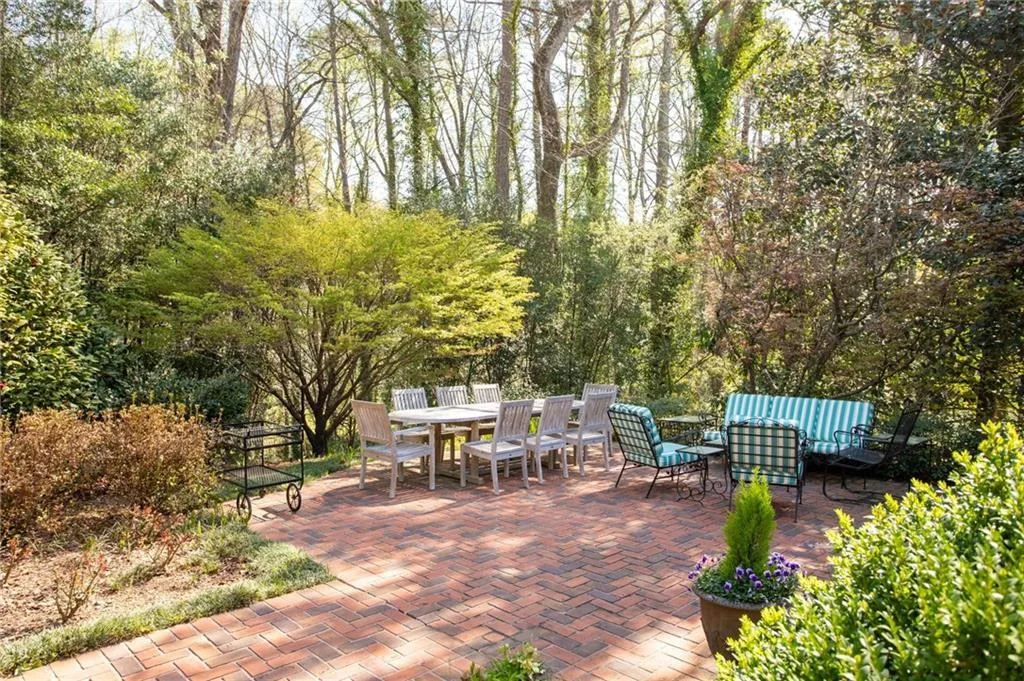 6225 Old Hickory Point, Atlanta, Georgia 30328, 5 Bedrooms Bedrooms, ,4 BathroomsBathrooms,Residential,For Sale,6225 Old Hickory Point,7750763