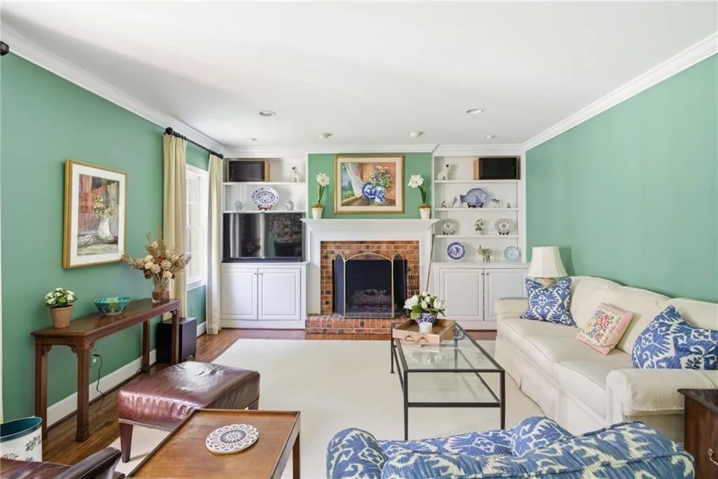 6225 Old Hickory Point, Atlanta, Georgia 30328, 5 Bedrooms Bedrooms, ,4 BathroomsBathrooms,Residential,For Sale,6225 Old Hickory Point,7750763