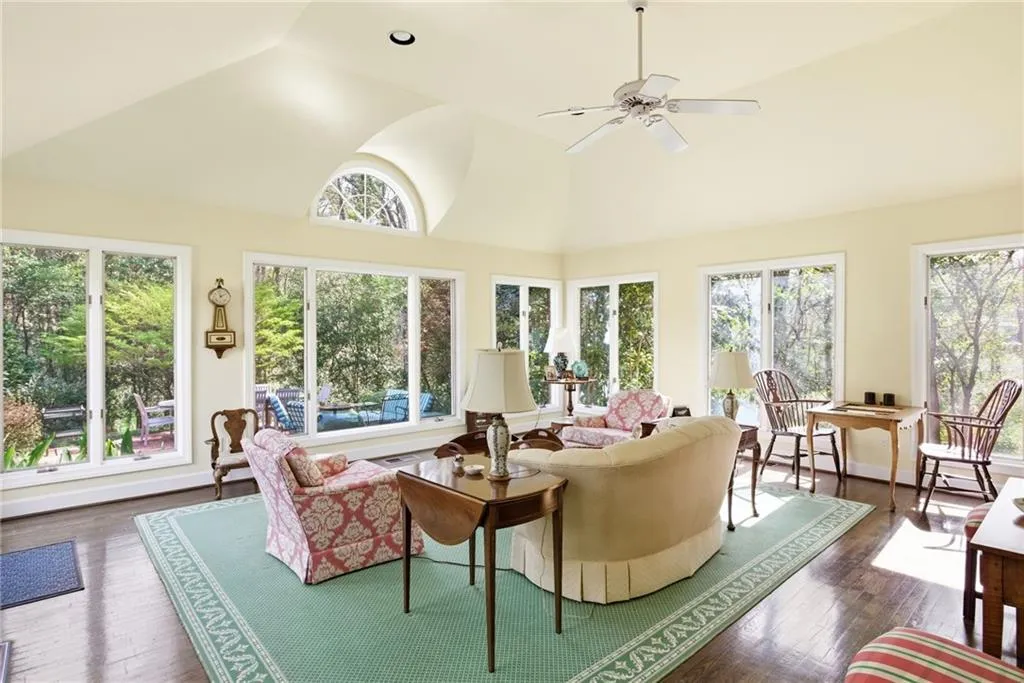 6225 Old Hickory Point, Atlanta, Georgia 30328, 5 Bedrooms Bedrooms, ,4 BathroomsBathrooms,Residential,For Sale,6225 Old Hickory Point,7750763