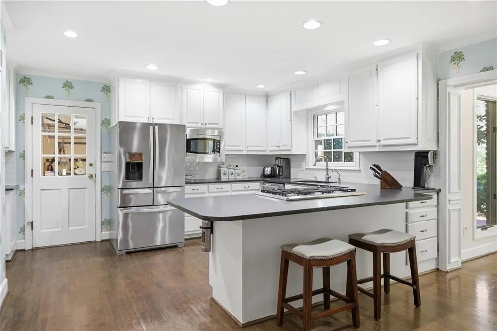 6225 Old Hickory Point, Atlanta, Georgia 30328, 5 Bedrooms Bedrooms, ,4 BathroomsBathrooms,Residential,For Sale,6225 Old Hickory Point,7750763