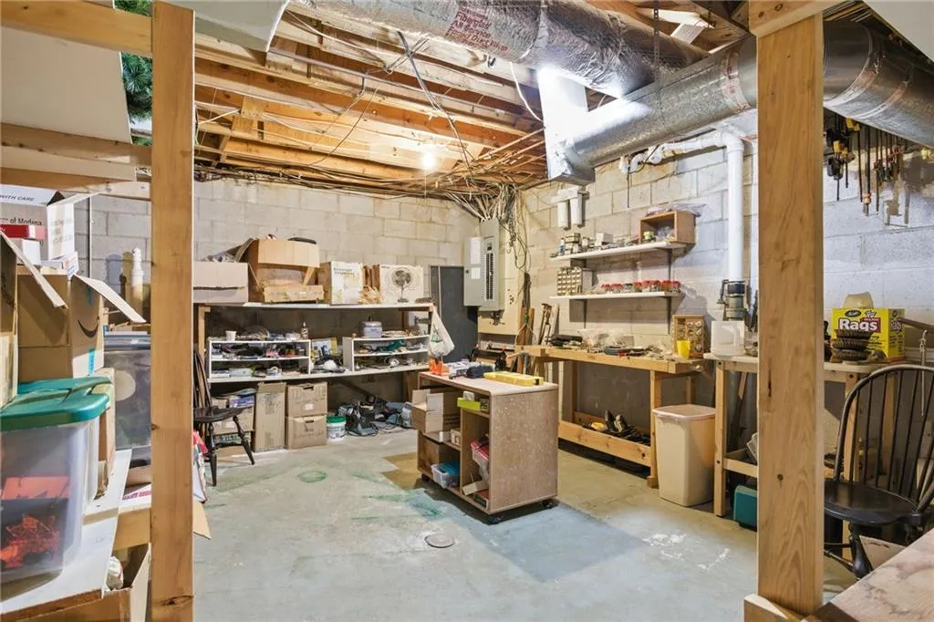 6225 Old Hickory Point, Atlanta, Georgia 30328, 5 Bedrooms Bedrooms, ,4 BathroomsBathrooms,Residential,For Sale,6225 Old Hickory Point,7750763