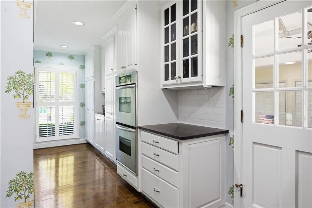 6225 Old Hickory Point, Atlanta, Georgia 30328, 5 Bedrooms Bedrooms, ,4 BathroomsBathrooms,Residential,For Sale,6225 Old Hickory Point,7750763