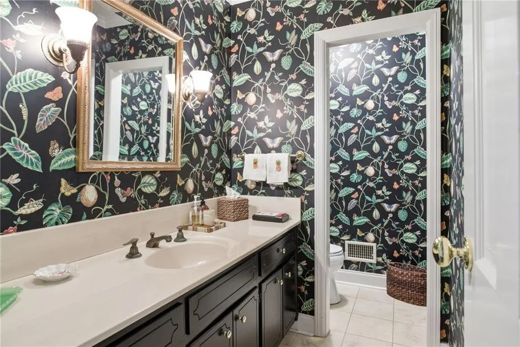 6225 Old Hickory Point, Atlanta, Georgia 30328, 5 Bedrooms Bedrooms, ,4 BathroomsBathrooms,Residential,For Sale,6225 Old Hickory Point,7750763