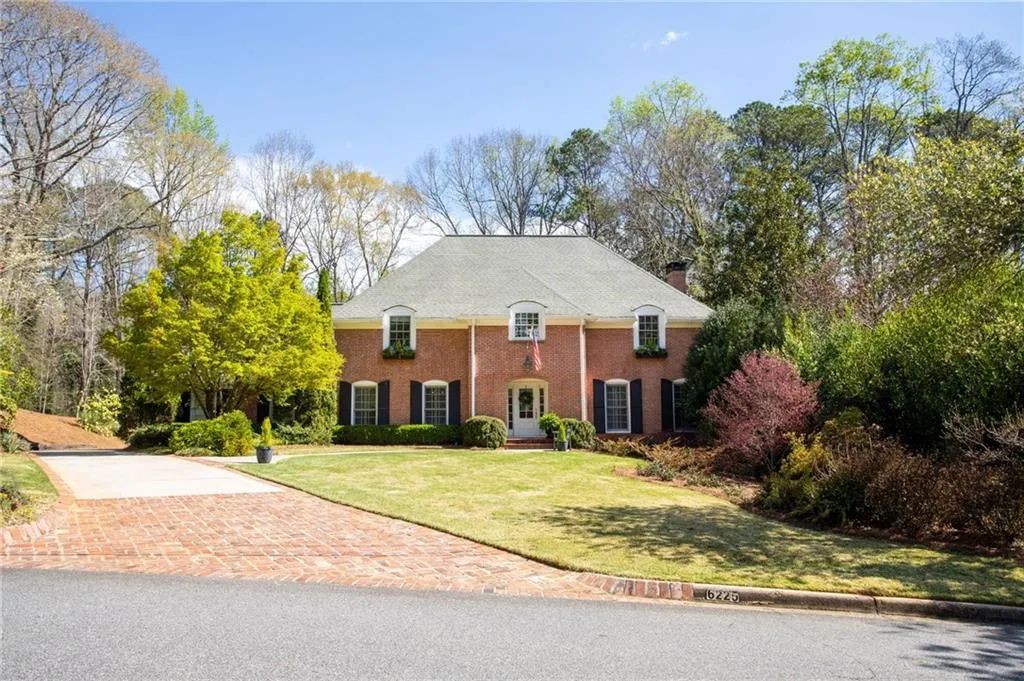 6225 Old Hickory Point, Atlanta, Georgia 30328, 5 Bedrooms Bedrooms, ,4 BathroomsBathrooms,Residential,For Sale,6225 Old Hickory Point,7750763