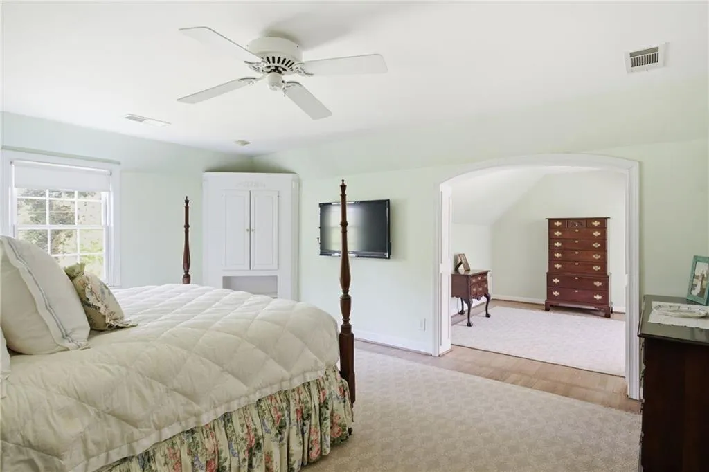 6225 Old Hickory Point, Atlanta, Georgia 30328, 5 Bedrooms Bedrooms, ,4 BathroomsBathrooms,Residential,For Sale,6225 Old Hickory Point,7750763