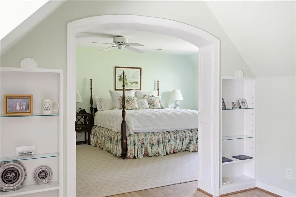 6225 Old Hickory Point, Atlanta, Georgia 30328, 5 Bedrooms Bedrooms, ,4 BathroomsBathrooms,Residential,For Sale,6225 Old Hickory Point,7750763