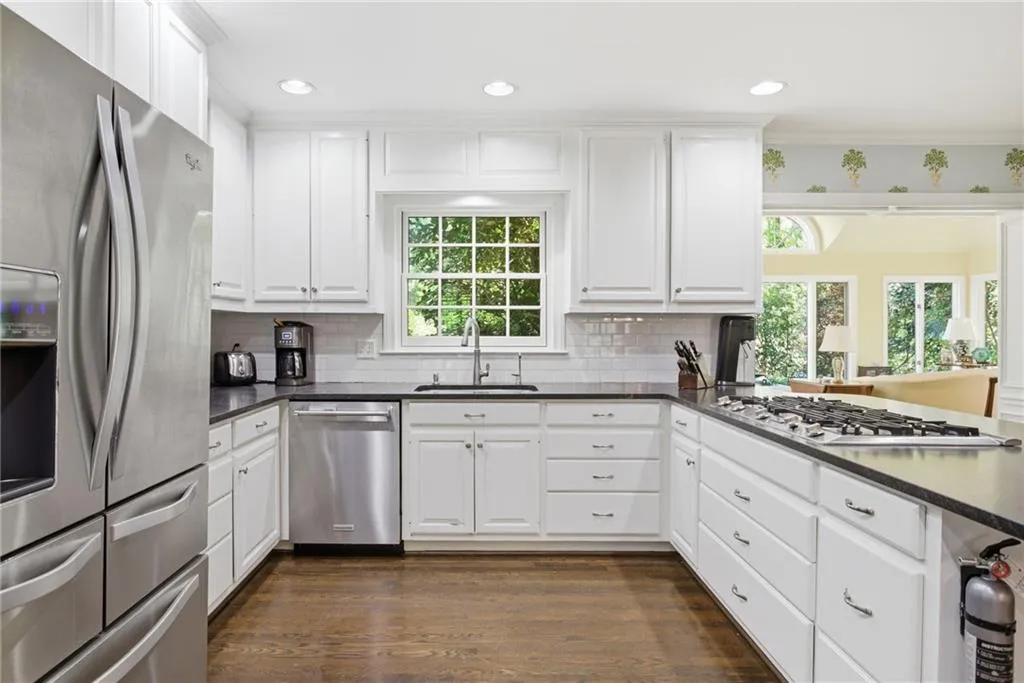 6225 Old Hickory Point, Atlanta, Georgia 30328, 5 Bedrooms Bedrooms, ,4 BathroomsBathrooms,Residential,For Sale,6225 Old Hickory Point,7750763