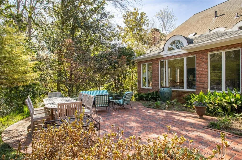 6225 Old Hickory Point, Atlanta, Georgia 30328, 5 Bedrooms Bedrooms, ,4 BathroomsBathrooms,Residential,For Sale,6225 Old Hickory Point,7750763