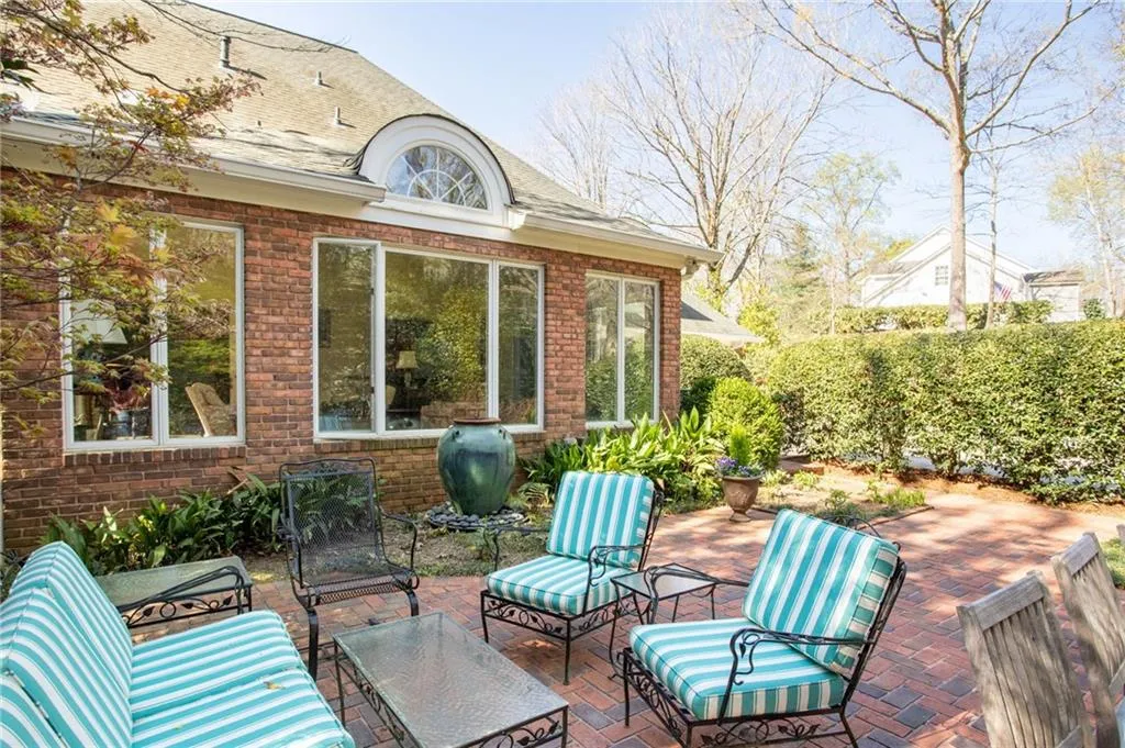 6225 Old Hickory Point, Atlanta, Georgia 30328, 5 Bedrooms Bedrooms, ,4 BathroomsBathrooms,Residential,For Sale,6225 Old Hickory Point,7750763