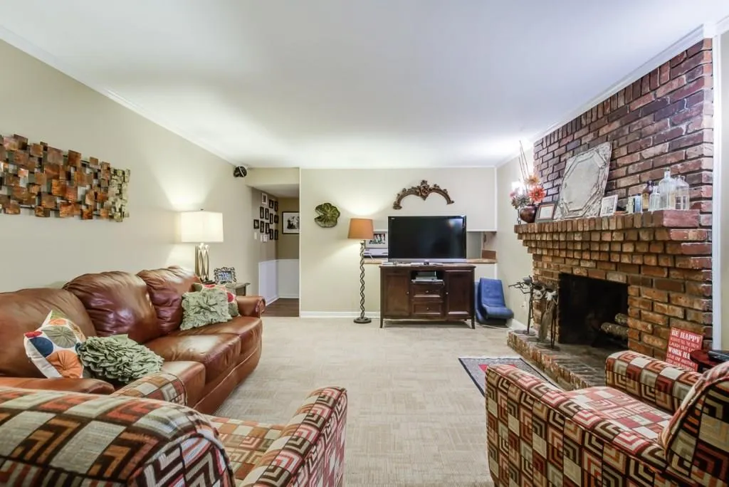 85 Wyndham Drive, Sandy Springs, Georgia 30328, 4 Bedrooms Bedrooms, ,3 BathroomsBathrooms,Residential,Sold,85 Wyndham Drive,6027410
