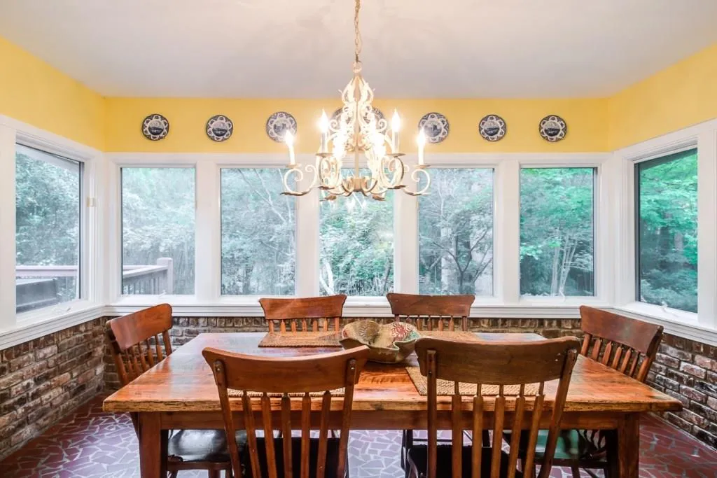 85 Wyndham Drive, Sandy Springs, Georgia 30328, 4 Bedrooms Bedrooms, ,3 BathroomsBathrooms,Residential,Sold,85 Wyndham Drive,6027410