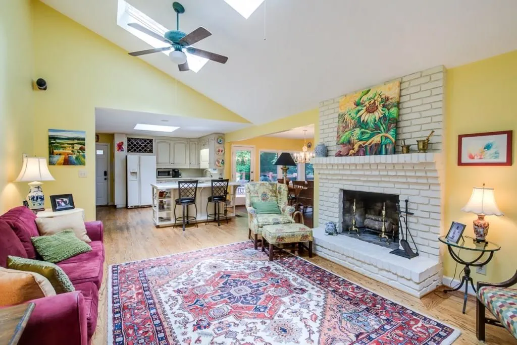 85 Wyndham Drive, Sandy Springs, Georgia 30328, 4 Bedrooms Bedrooms, ,3 BathroomsBathrooms,Residential,Sold,85 Wyndham Drive,6027410
