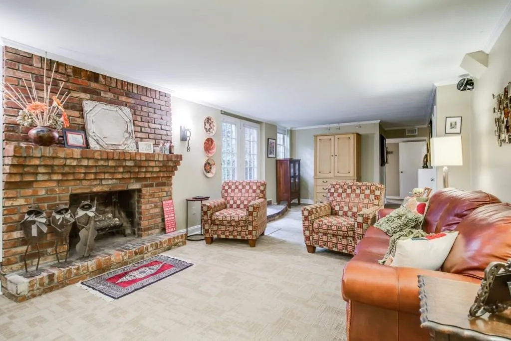 85 Wyndham Drive, Sandy Springs, Georgia 30328, 4 Bedrooms Bedrooms, ,3 BathroomsBathrooms,Residential,Sold,85 Wyndham Drive,6027410