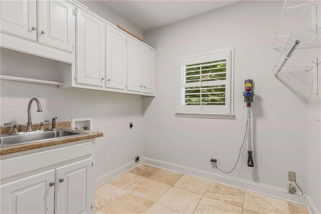 360 Spindle Court, Sandy Springs, Georgia 30350, 4 Bedrooms Bedrooms, ,3 BathroomsBathrooms,Residential,Sold,360 Spindle Court,7425203