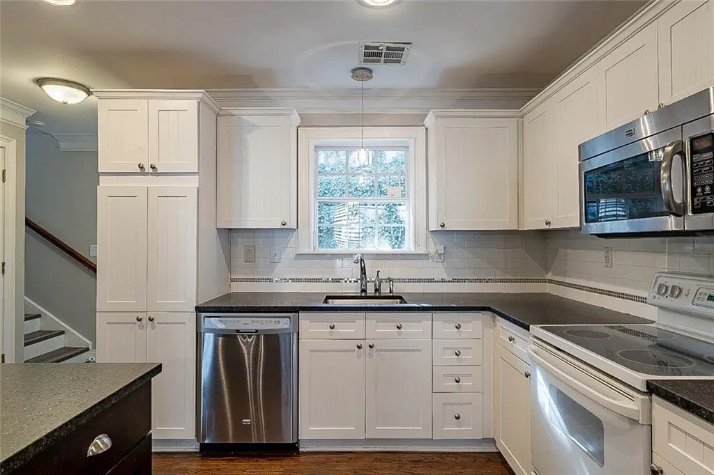 301 Masons Creek Circle, Atlanta, Georgia 30350, 3 Bedrooms Bedrooms, ,2 BathroomsBathrooms,Residential,Sold,301 Masons Creek Circle,6997276