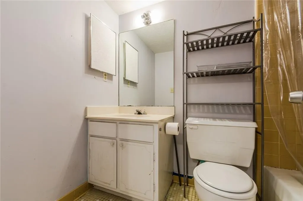 7122 Stonington Drive, Sandy Springs, Georgia 30328, 2 Bedrooms Bedrooms, ,2 BathroomsBathrooms,Residential,Sold,7122 Stonington Drive,6620137