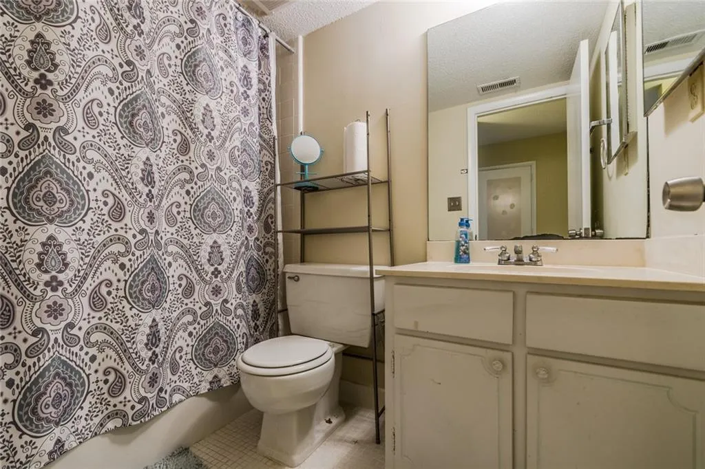 7122 Stonington Drive, Sandy Springs, Georgia 30328, 2 Bedrooms Bedrooms, ,2 BathroomsBathrooms,Residential,Sold,7122 Stonington Drive,6620137