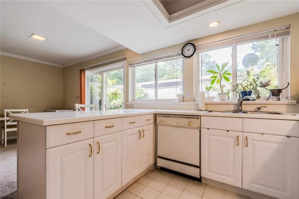 7122 Stonington Drive, Sandy Springs, Georgia 30328, 2 Bedrooms Bedrooms, ,2 BathroomsBathrooms,Residential,Sold,7122 Stonington Drive,6620137