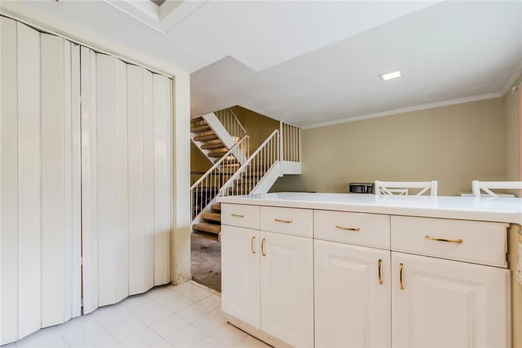 7122 Stonington Drive, Sandy Springs, Georgia 30328, 2 Bedrooms Bedrooms, ,2 BathroomsBathrooms,Residential,Sold,7122 Stonington Drive,6620137