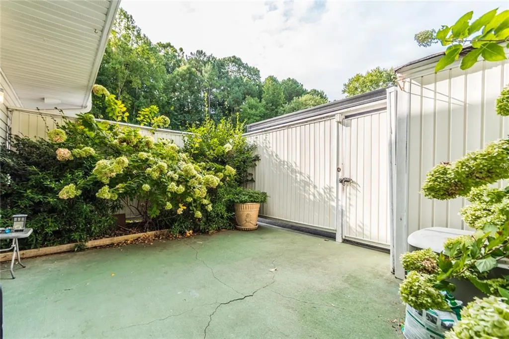 7122 Stonington Drive, Sandy Springs, Georgia 30328, 2 Bedrooms Bedrooms, ,2 BathroomsBathrooms,Residential,Sold,7122 Stonington Drive,6620137