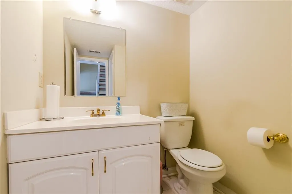 7122 Stonington Drive, Sandy Springs, Georgia 30328, 2 Bedrooms Bedrooms, ,2 BathroomsBathrooms,Residential,Sold,7122 Stonington Drive,6620137