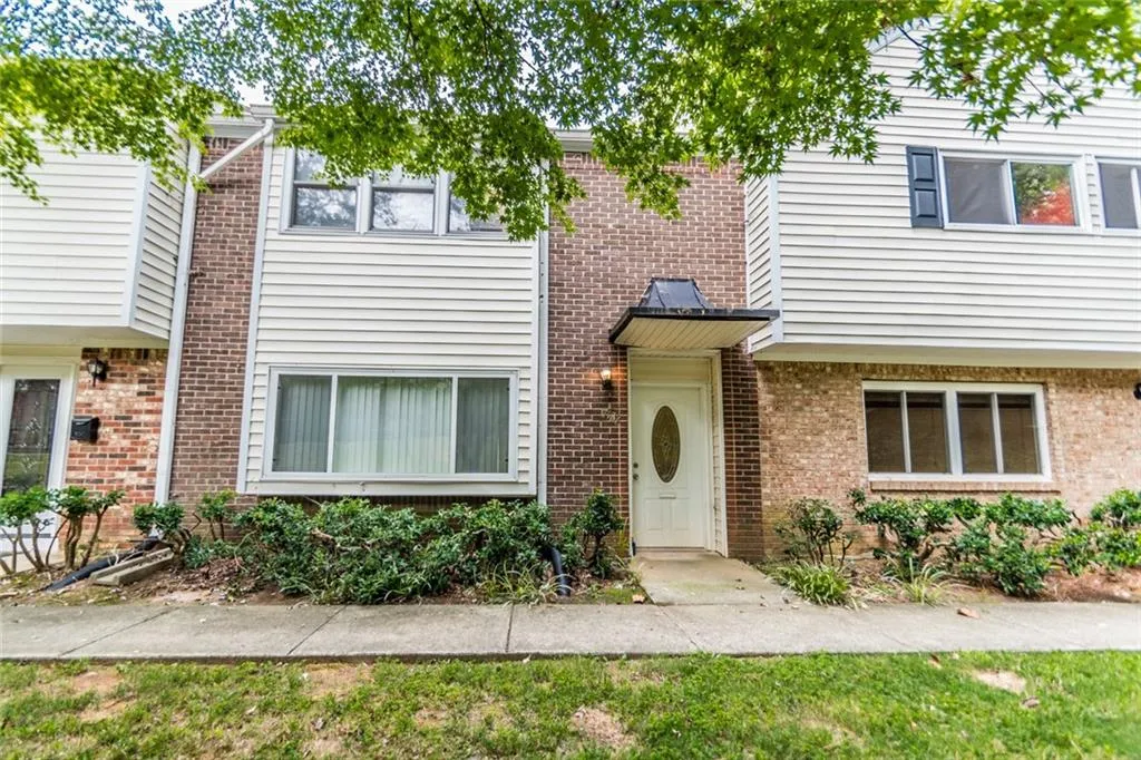 7122 Stonington Drive, Sandy Springs, Georgia 30328, 2 Bedrooms Bedrooms, ,2 BathroomsBathrooms,Residential,Sold,7122 Stonington Drive,6620137