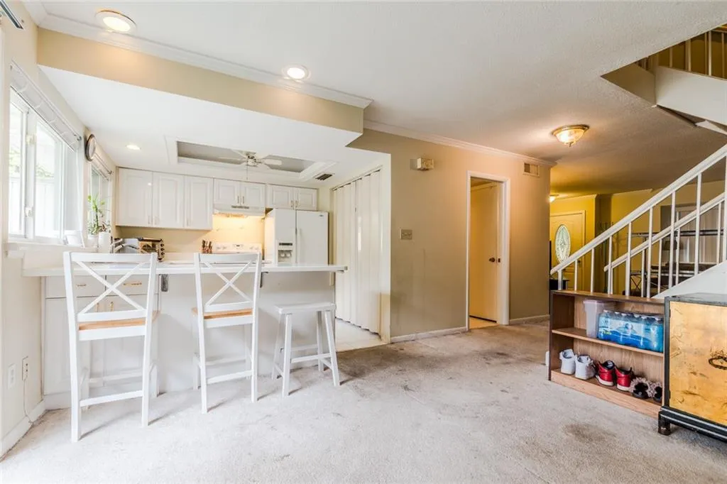 7122 Stonington Drive, Sandy Springs, Georgia 30328, 2 Bedrooms Bedrooms, ,2 BathroomsBathrooms,Residential,Sold,7122 Stonington Drive,6620137