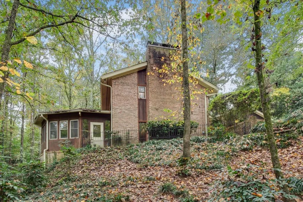 8326 Berkley Ridge Ne, Sandy Springs, Georgia 30350, 5 Bedrooms Bedrooms, ,2 BathroomsBathrooms,Residential,Sold,8326 Berkley Ridge Ne,6802888