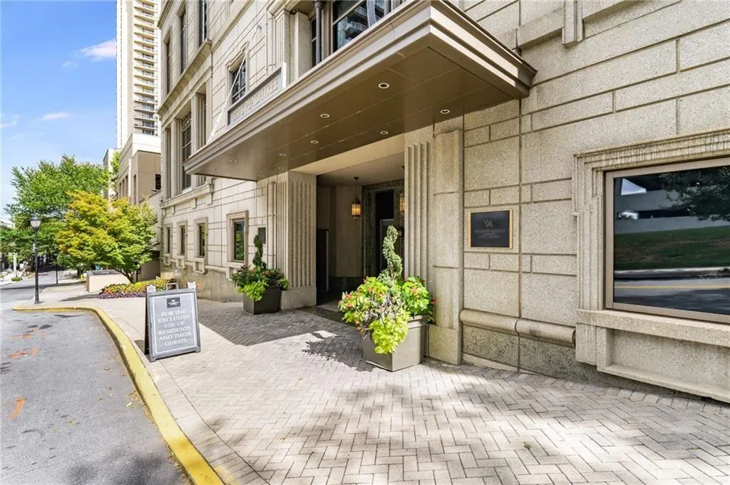 3376 Peachtree Road Ne Unit 33b, Atlanta, Georgia 30326, 3 Bedrooms Bedrooms, ,3 BathroomsBathrooms,Residential,For Sale,3376 Peachtree Road Ne Unit 33b,7675558