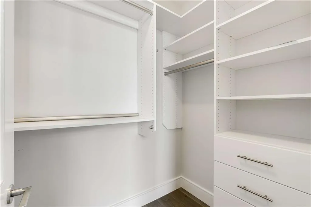 3376 Peachtree Road Ne Unit 33b, Atlanta, Georgia 30326, 3 Bedrooms Bedrooms, ,3 BathroomsBathrooms,Residential,For Sale,3376 Peachtree Road Ne Unit 33b,7675558