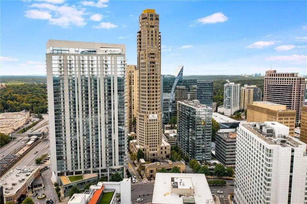 3376 Peachtree Road Ne Unit 33b, Atlanta, Georgia 30326, 3 Bedrooms Bedrooms, ,3 BathroomsBathrooms,Residential,For Sale,3376 Peachtree Road Ne Unit 33b,7675558