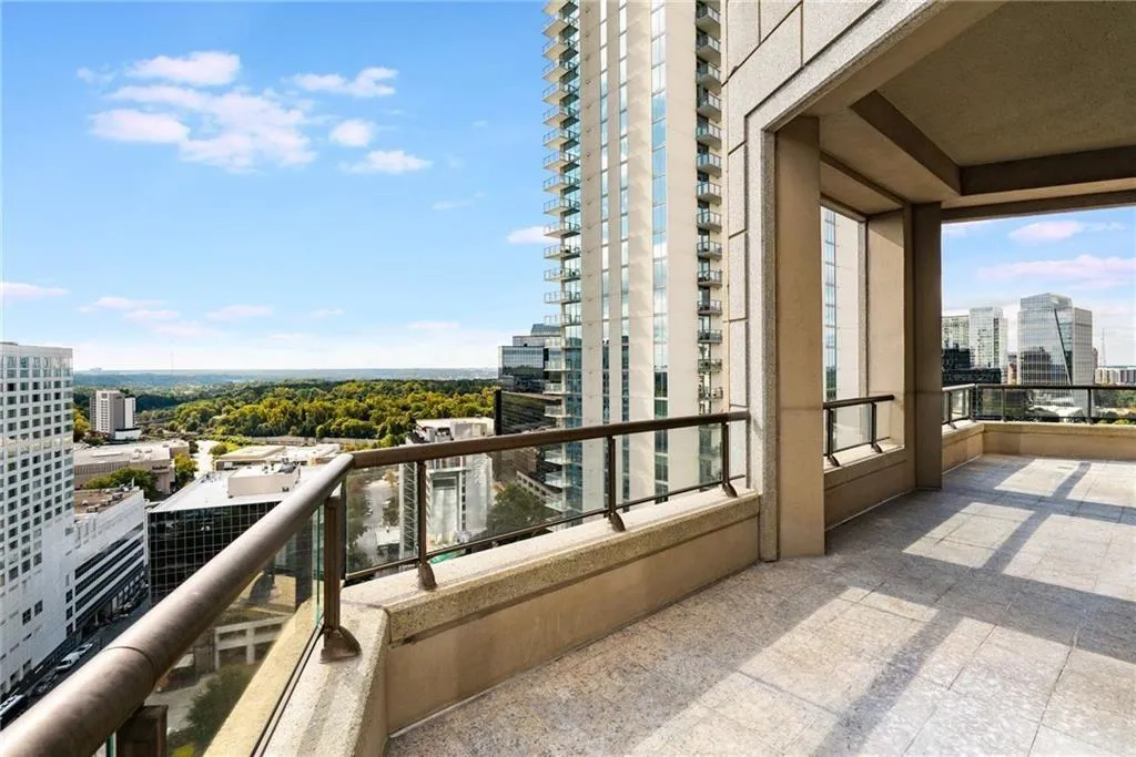 3376 Peachtree Road Ne Unit 33b, Atlanta, Georgia 30326, 3 Bedrooms Bedrooms, ,3 BathroomsBathrooms,Residential,For Sale,3376 Peachtree Road Ne Unit 33b,7675558