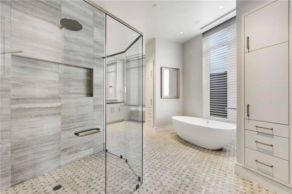 3376 Peachtree Road Ne Unit 33b, Atlanta, Georgia 30326, 3 Bedrooms Bedrooms, ,3 BathroomsBathrooms,Residential,For Sale,3376 Peachtree Road Ne Unit 33b,7675558