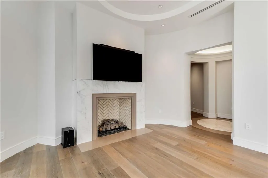 3376 Peachtree Road Ne Unit 33b, Atlanta, Georgia 30326, 3 Bedrooms Bedrooms, ,3 BathroomsBathrooms,Residential,For Sale,3376 Peachtree Road Ne Unit 33b,7675558