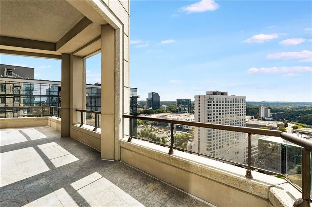 3376 Peachtree Road Ne Unit 33b, Atlanta, Georgia 30326, 3 Bedrooms Bedrooms, ,3 BathroomsBathrooms,Residential,For Sale,3376 Peachtree Road Ne Unit 33b,7675558