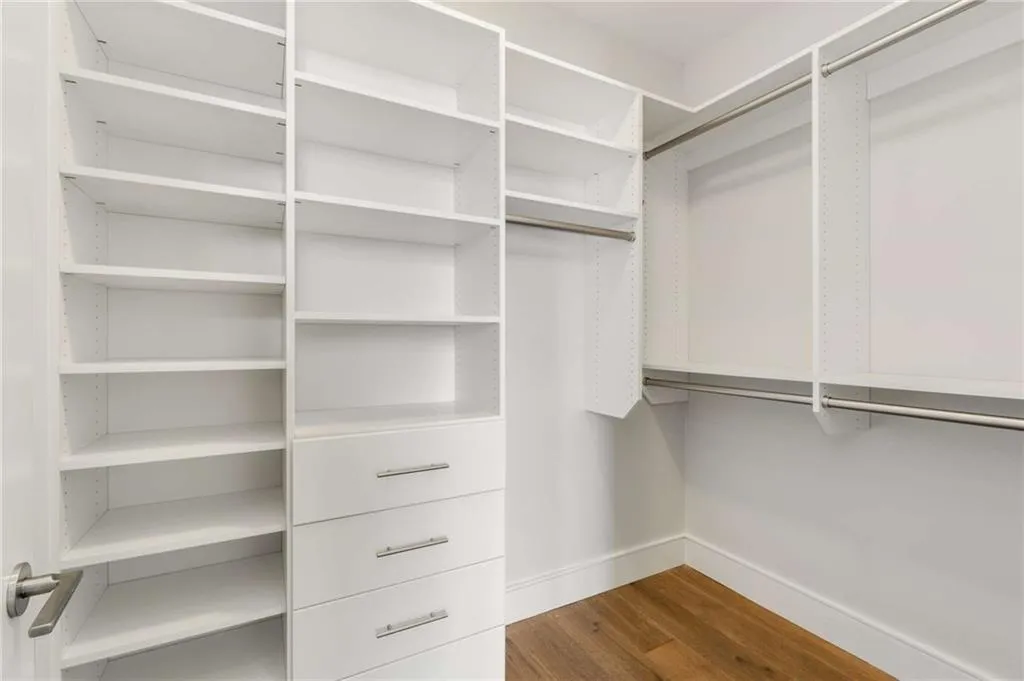 3376 Peachtree Road Ne Unit 33b, Atlanta, Georgia 30326, 3 Bedrooms Bedrooms, ,3 BathroomsBathrooms,Residential,For Sale,3376 Peachtree Road Ne Unit 33b,7675558