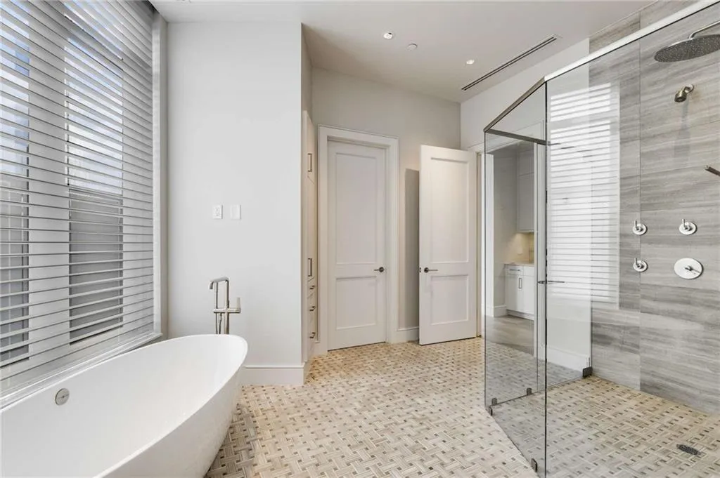 3376 Peachtree Road Ne Unit 33b, Atlanta, Georgia 30326, 3 Bedrooms Bedrooms, ,3 BathroomsBathrooms,Residential,For Sale,3376 Peachtree Road Ne Unit 33b,7675558