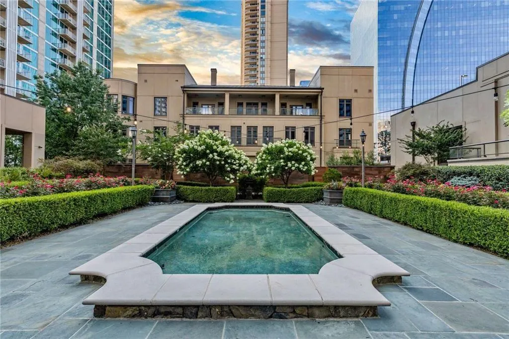 3376 Peachtree Road Ne Unit 33b, Atlanta, Georgia 30326, 3 Bedrooms Bedrooms, ,3 BathroomsBathrooms,Residential,For Sale,3376 Peachtree Road Ne Unit 33b,7675558
