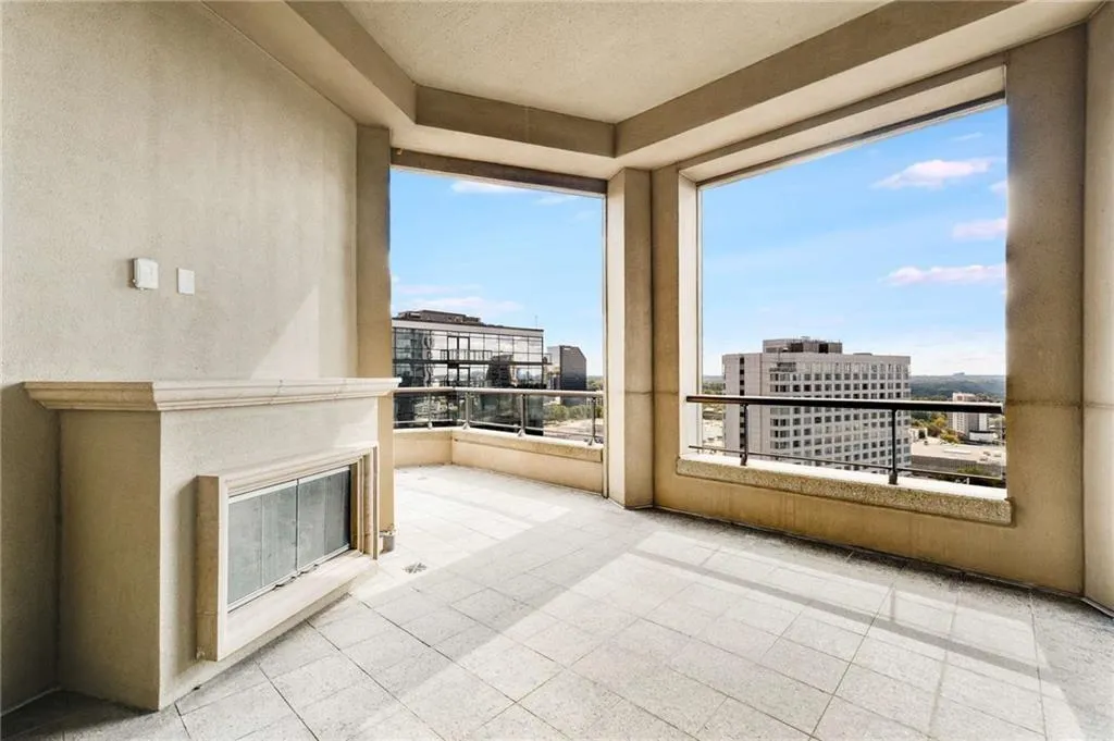 3376 Peachtree Road Ne Unit 33b, Atlanta, Georgia 30326, 3 Bedrooms Bedrooms, ,3 BathroomsBathrooms,Residential,For Sale,3376 Peachtree Road Ne Unit 33b,7675558